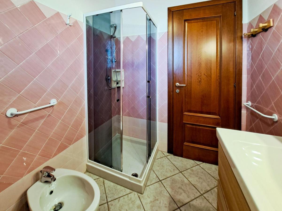 Appartamento Trilocale Vicino Al Centro Di San Teodoro San Teodoro  Buitenkant foto